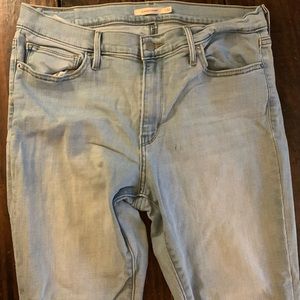 Levi’s Womens Slimming Skinny Distressed Jeans